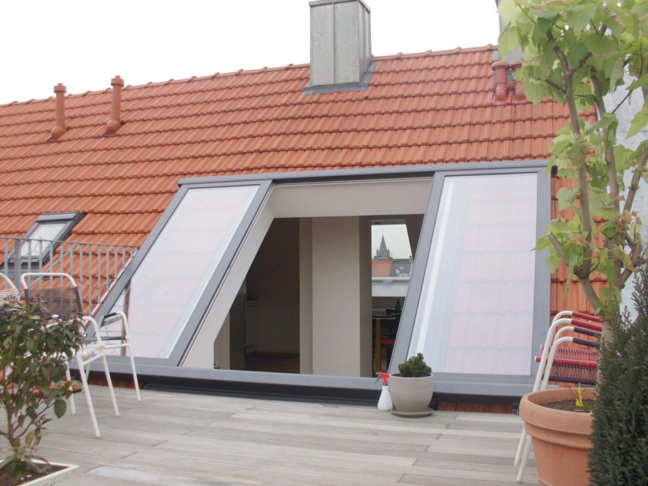 GSL.GLASOLUX Dachschiebefenster LI - Die Dachschiebefenster dieses Systems lassen sich – je nach Ausführung und Wunsch – sowohl manuell, als auch elektrisch öffnen